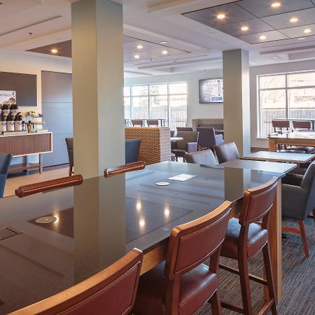 Holiday Inn Express & Suites - Belleville By Ihg Luaran gambar