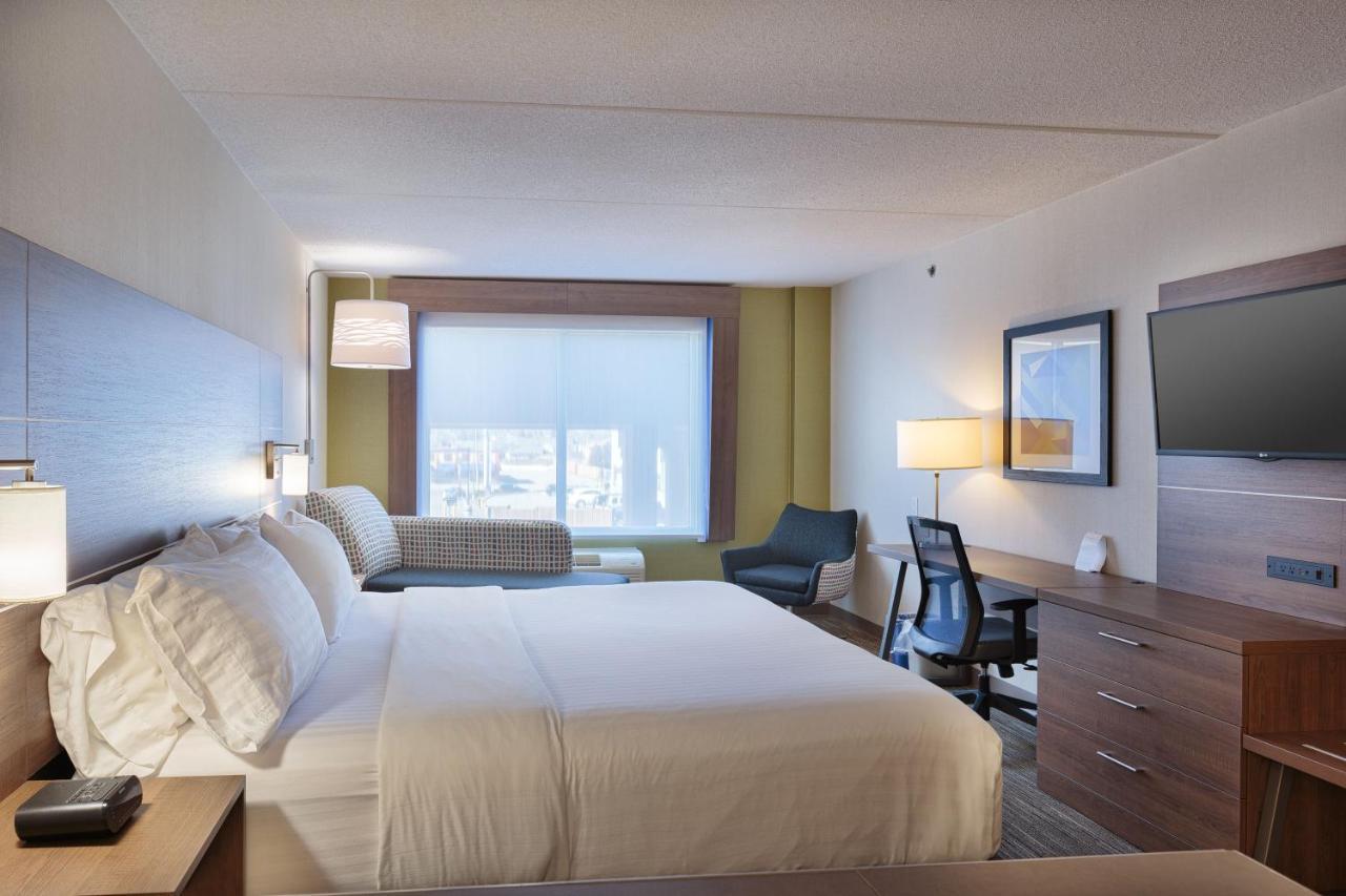 Holiday Inn Express & Suites - Belleville By Ihg Luaran gambar