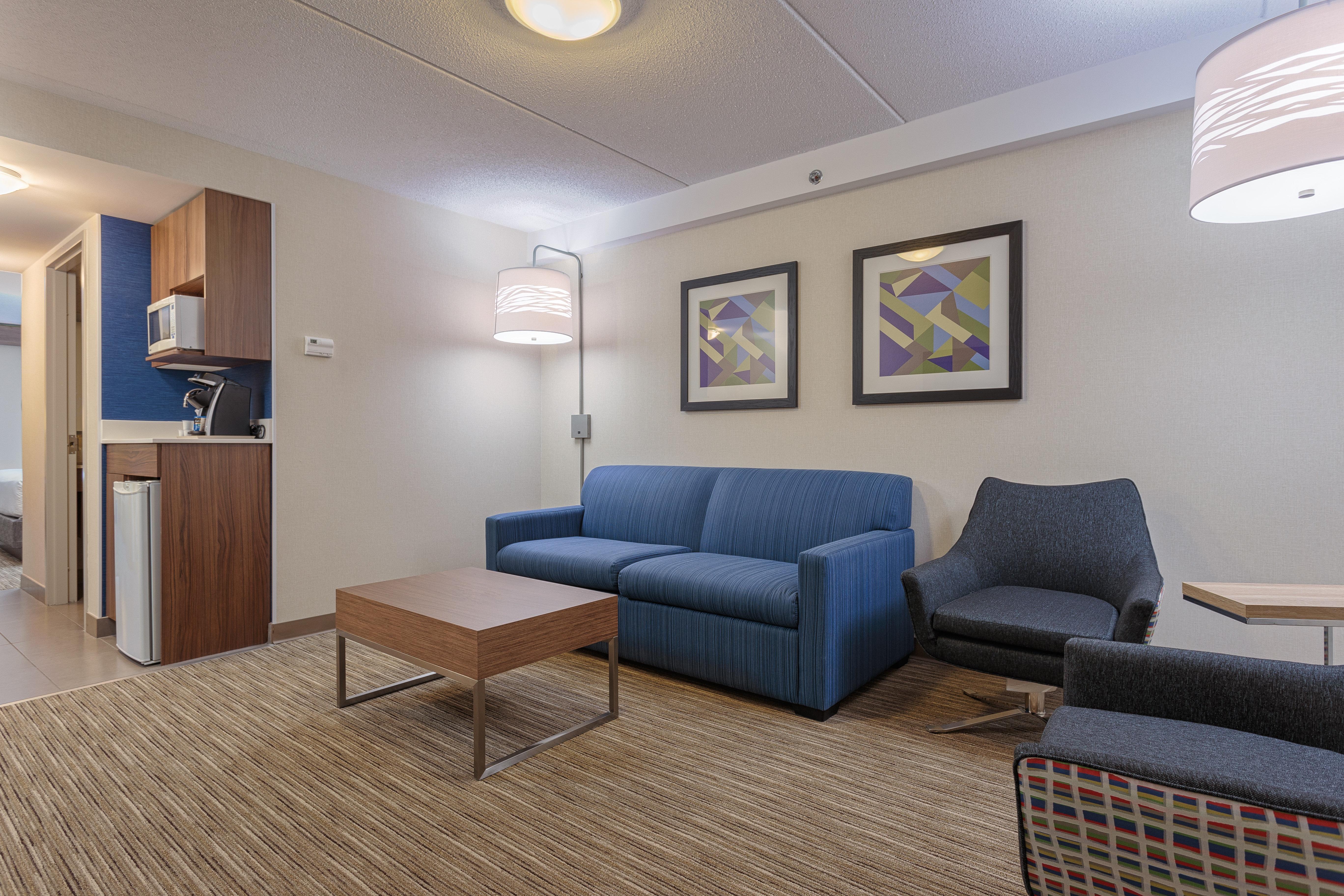 Holiday Inn Express & Suites - Belleville By Ihg Luaran gambar