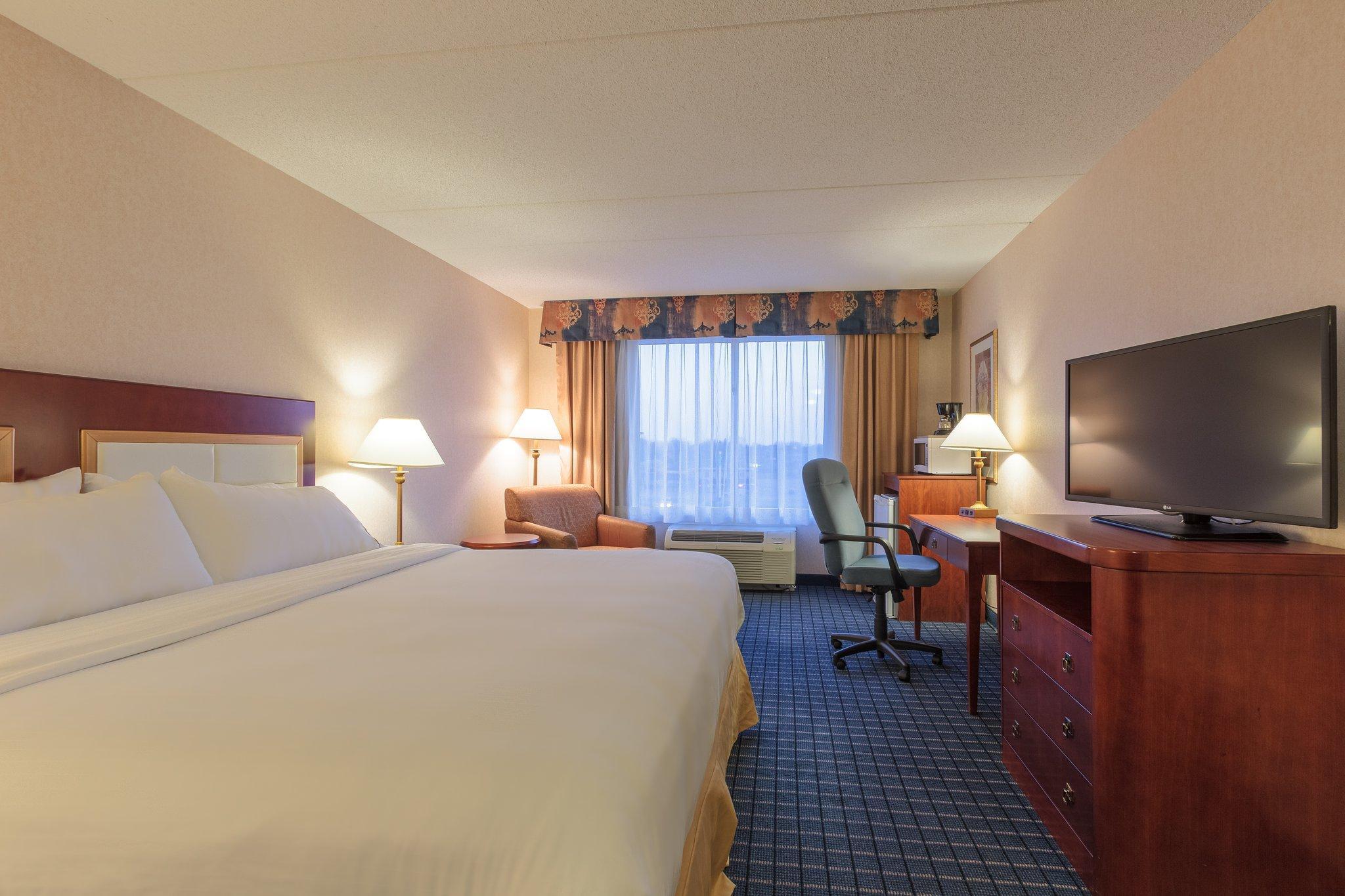 Holiday Inn Express & Suites - Belleville By Ihg Luaran gambar
