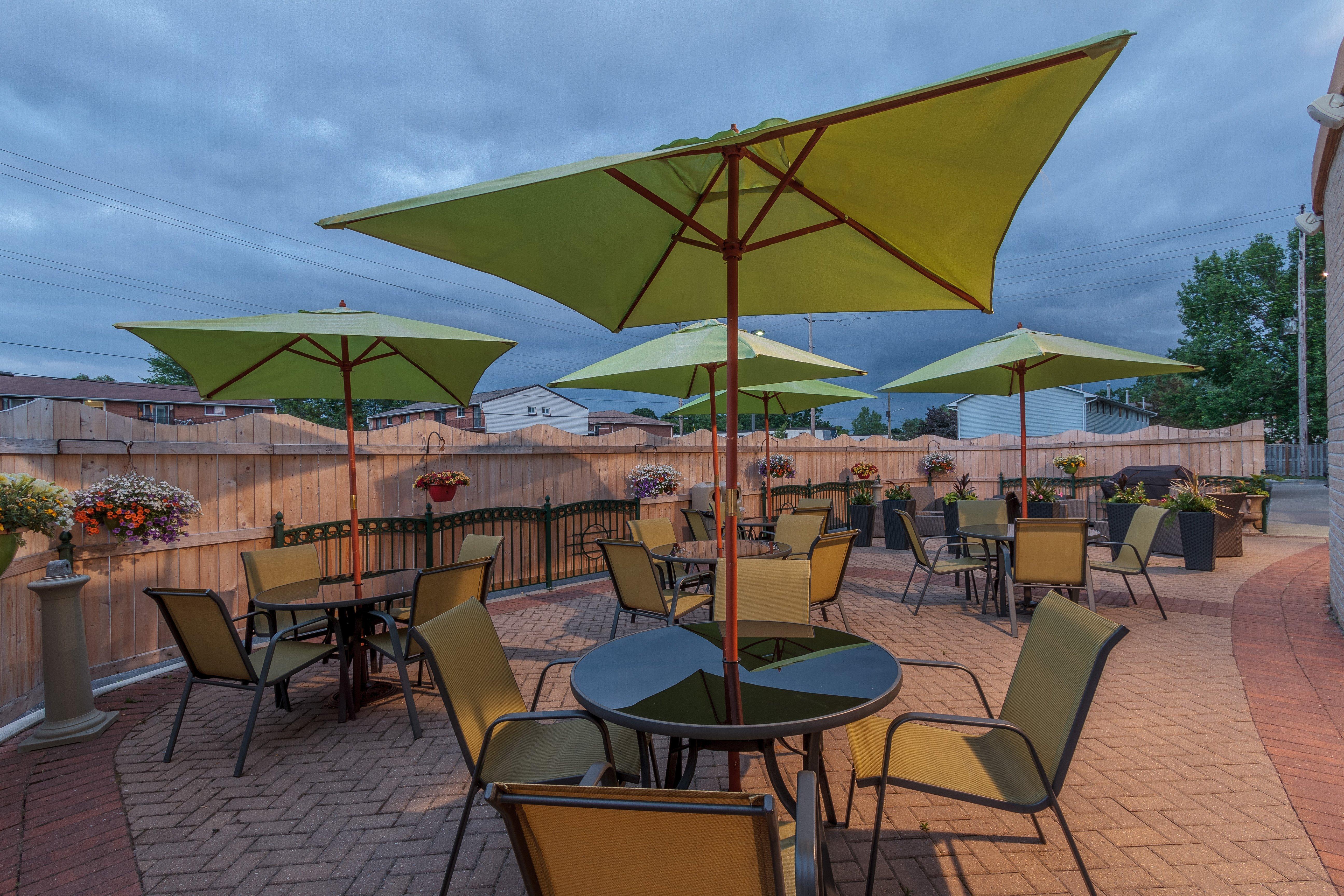 Holiday Inn Express & Suites - Belleville By Ihg Luaran gambar