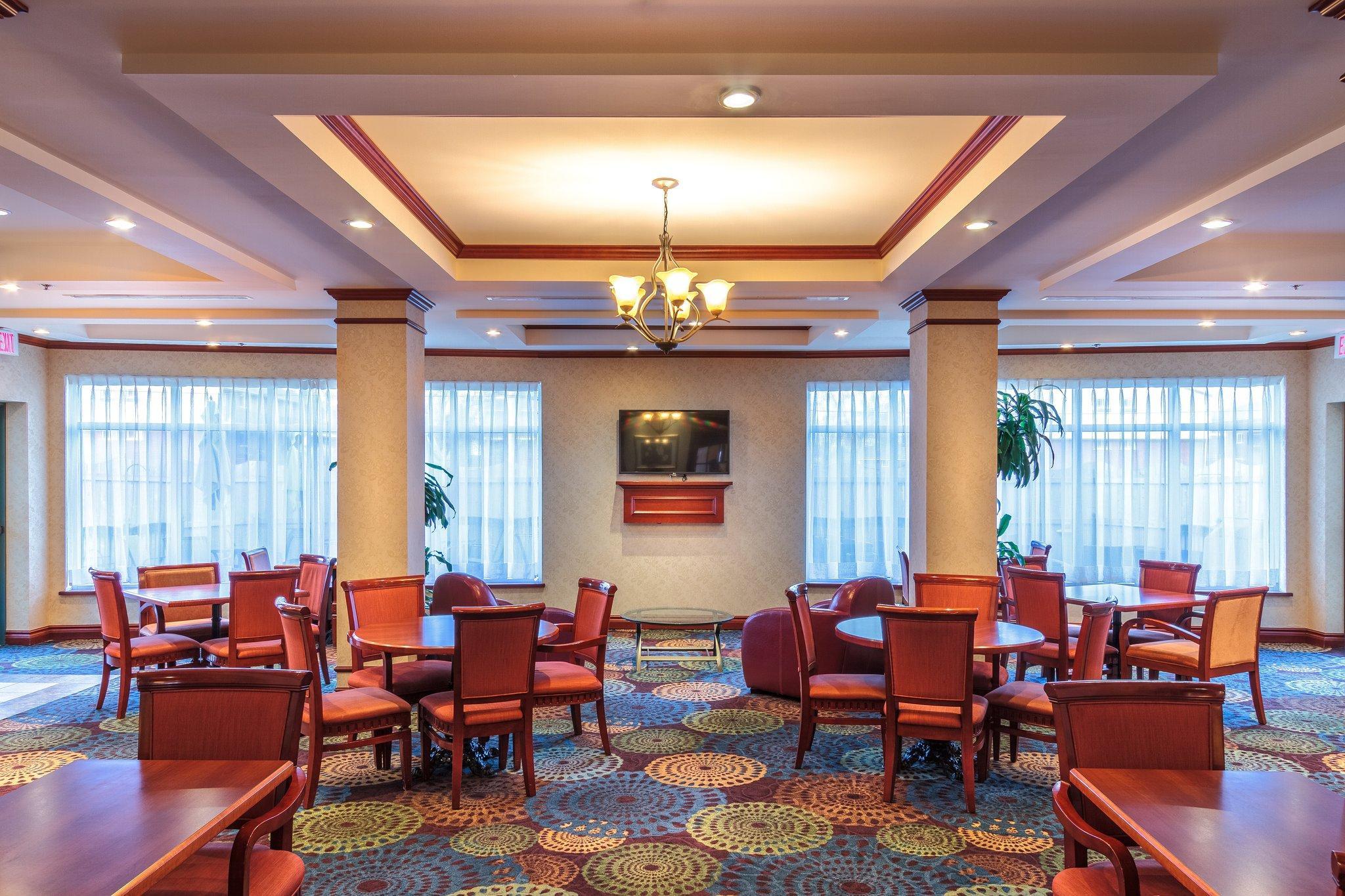 Holiday Inn Express & Suites - Belleville By Ihg Luaran gambar