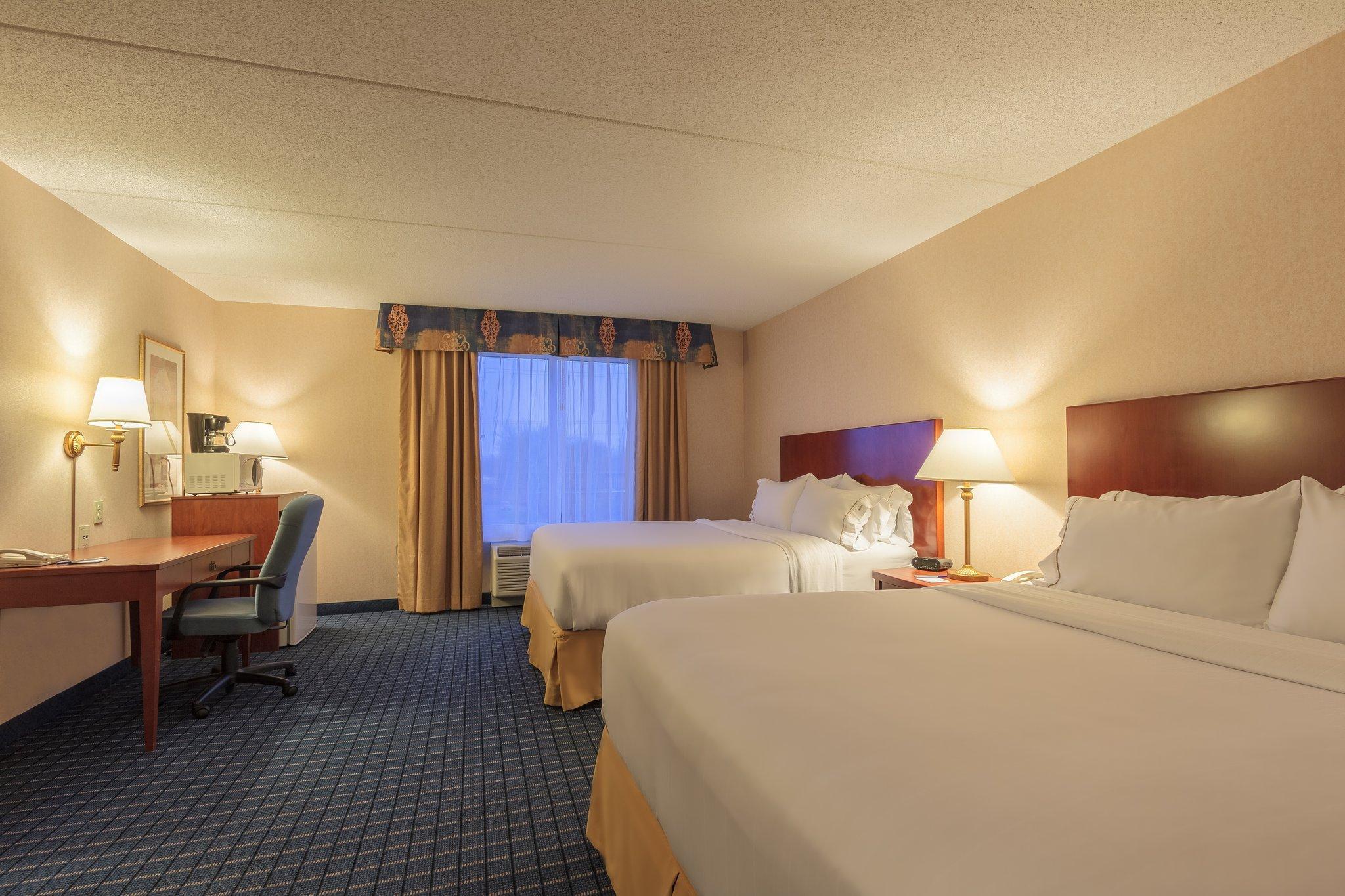 Holiday Inn Express & Suites - Belleville By Ihg Luaran gambar