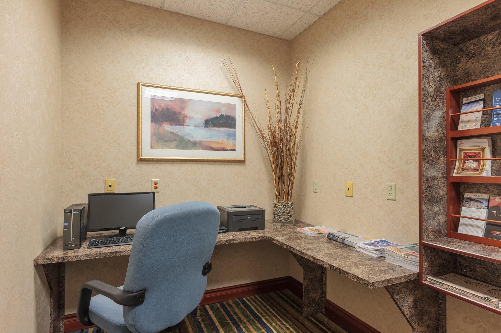 Holiday Inn Express & Suites - Belleville By Ihg Luaran gambar
