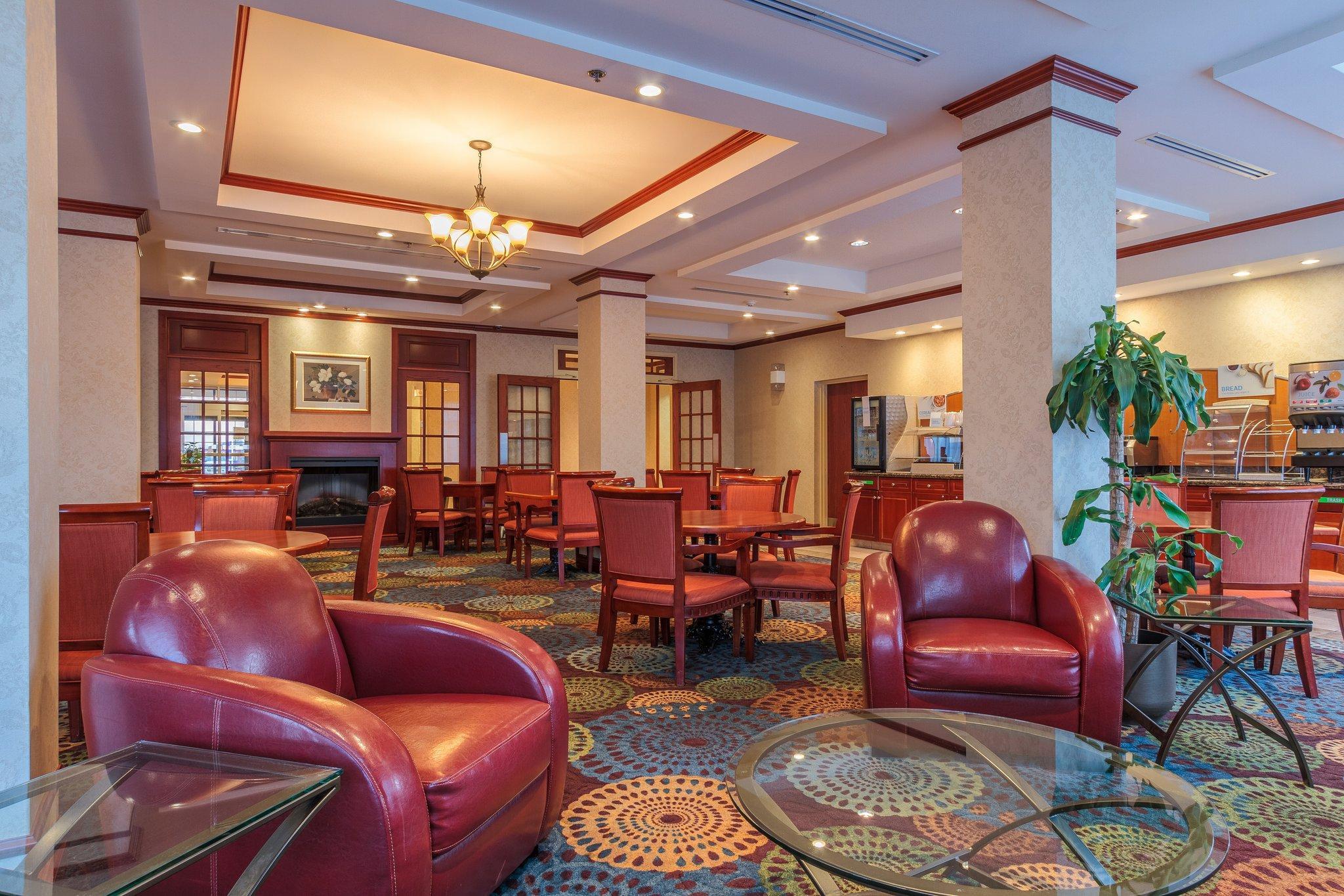 Holiday Inn Express & Suites - Belleville By Ihg Luaran gambar