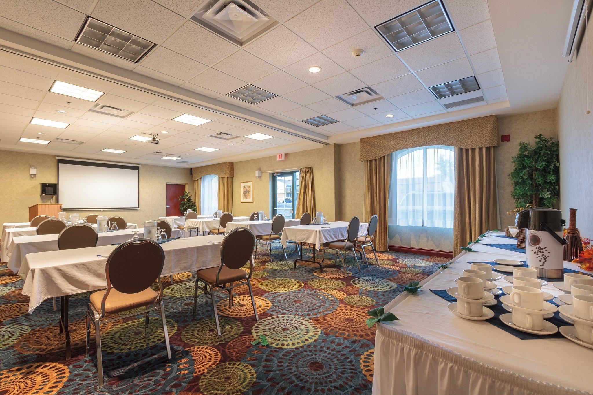 Holiday Inn Express & Suites - Belleville By Ihg Luaran gambar