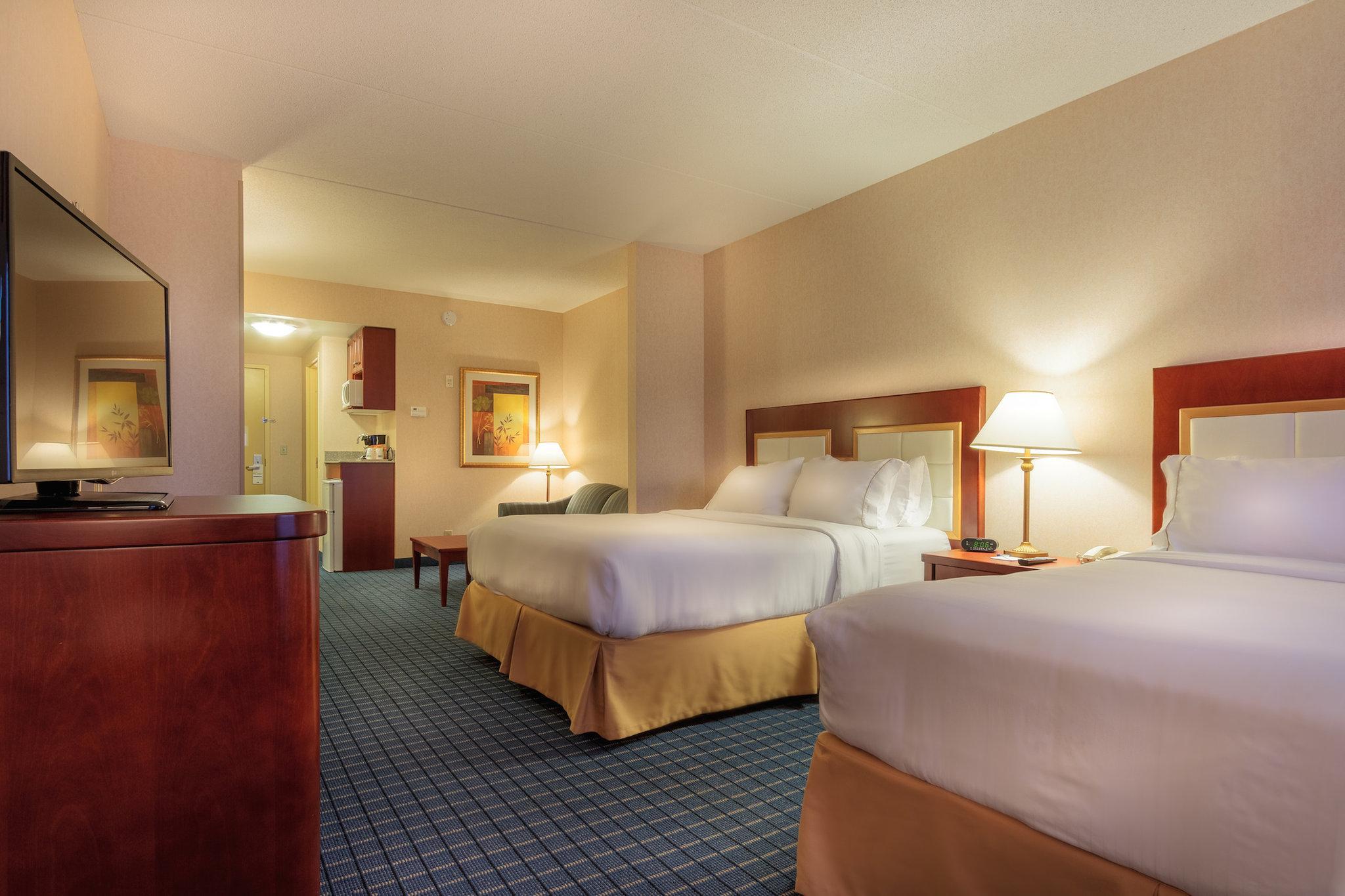 Holiday Inn Express & Suites - Belleville By Ihg Luaran gambar