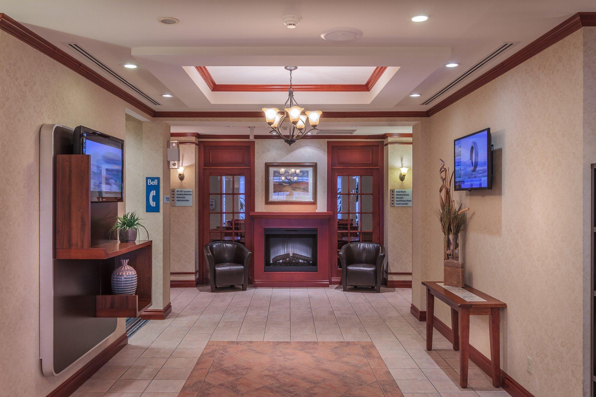 Holiday Inn Express & Suites - Belleville By Ihg Luaran gambar