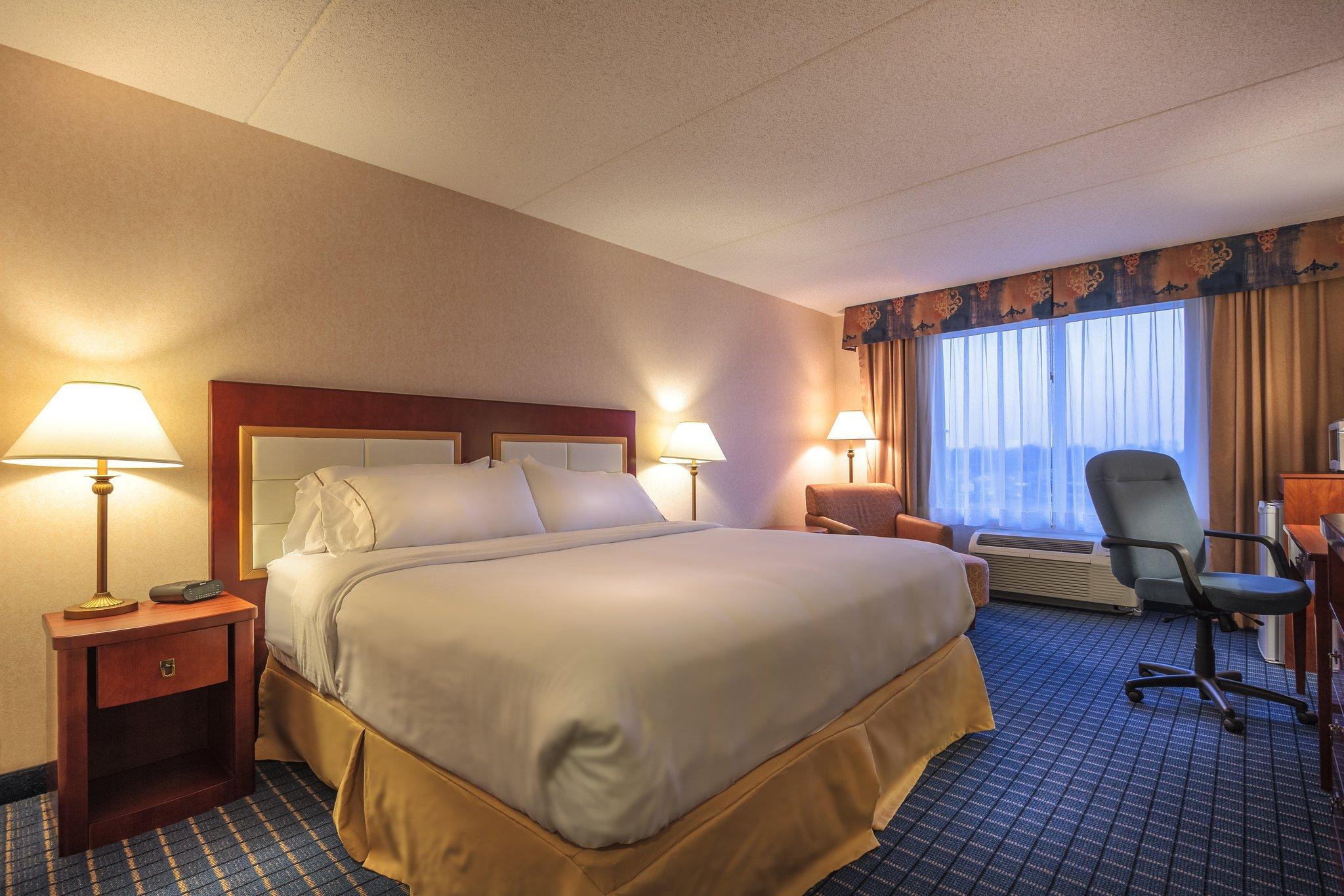 Holiday Inn Express & Suites - Belleville By Ihg Luaran gambar