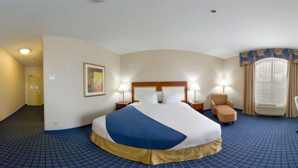 Holiday Inn Express & Suites - Belleville By Ihg Luaran gambar