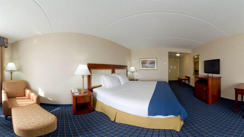 Holiday Inn Express & Suites - Belleville By Ihg Luaran gambar